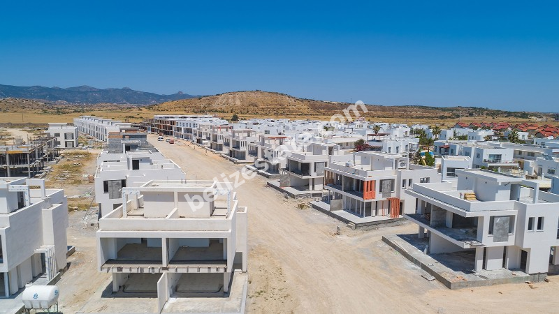 Kıbrıs İskele Boğaz Bölgesinde Denize Sıfır Bir Yaşam Sununan Yeni Projemizde Satılık  1+1 Daireler