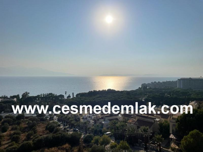 Kuşadası Vista Marin havuzlu sitede deniz manzaralı teraslı 2+1