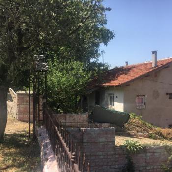 DijitalEmlak'tan Uludağ'da Köy İçinde 1.300 m2 Arsa içinde Satılık Eski Köy Evi.