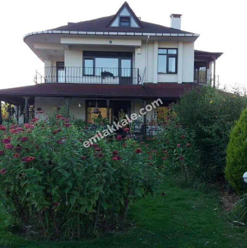 İstanbul Beykoz Cumhuriyet Mah.Havuzlu Dubleks Villa