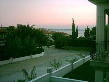 İzmir Çeşme de lüks  havuzlu kiralık villa