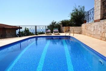 Antalya Kaş’ta lüks  havuzlu kiralık villa