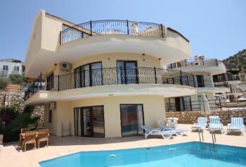 Antalya Kaş’ta lüks  havuzlu kiralık villa 