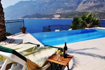 Antalya Kaş'ta lüks  havuzlu kiralık villa
