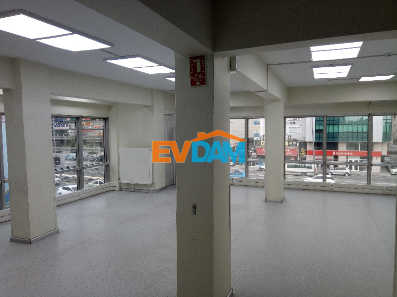 İstanbul Avcılar da E-5 Cepheli Komple Kiralık Bina