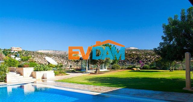 Antalya Konyaaltın’da lüks  havuzlu kiralık villa 