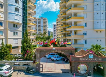 Mahmutlar'da Geniş 3+1 Daire