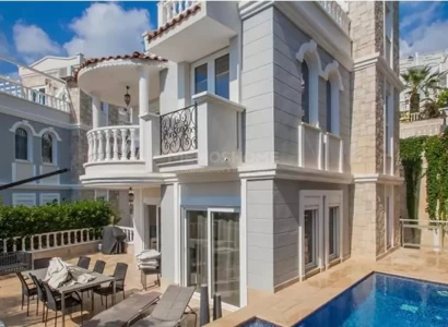 Просторная вилла 3+1 в Джикджилли