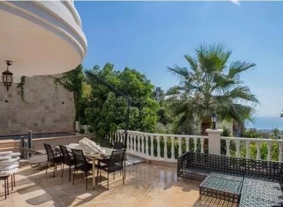 Просторная вилла 3+1 в Джикджилли