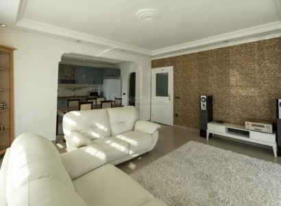 Møblert 4+1-dupleks i Obagöl