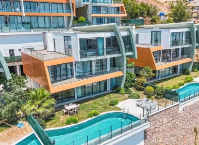 Eksklusiv Triplexvilla med Utsikt