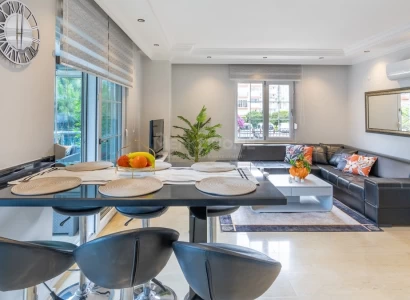 Luxury Rental Apartment in Sunshine