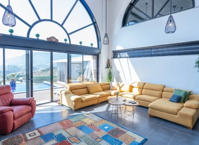 Частный бассейн и панорамный