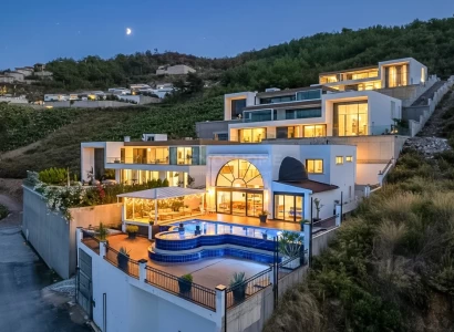 Private Pool & Panoramic Sea View
