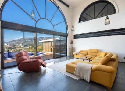 Частный бассейн и панорамный