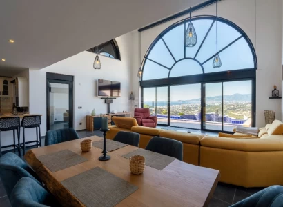 Частный бассейн и панорамный