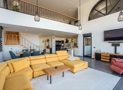 Частный бассейн и панорамный