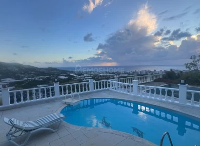 Freistehende Villa mit 3+1 Bädern in Kargicak