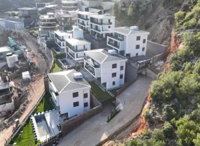 Tepe’de Vatandaşlığa Uygun Lüks Villa