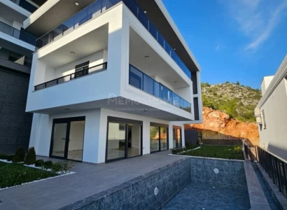 Tepe’de Vatandaşlığa Uygun Lüks Villa