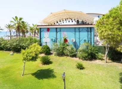 Seaside Triplex Villa Residence