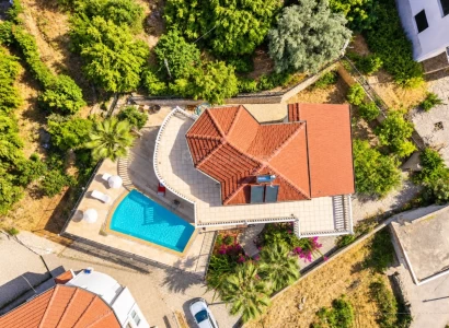 Kale Deniz Manzaralı Lüks Villa