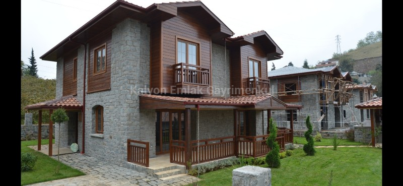Trabzon Ortahisar'da Özel Bahçeli Müstakil Taş Villalar
