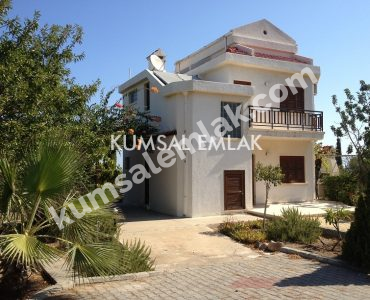 ALSANCAK’TA MUHTEŞEM DAĞ VE DENİZ MANZARALI YEŞİLİN VE MAVİNİN BÜYÜSÜNDE TUTKU DOLU BİR YAŞAM SİZLERİ BEKLİYOR !!! 550,000 STG