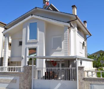 Villa individuelle à vendre à Kemer Camyuva