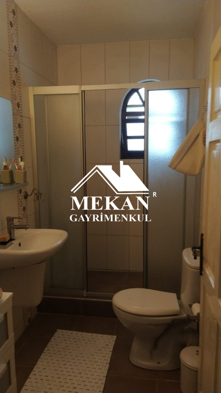 Gönen deniz kentte harika konun,da  deniz manzaralı 3 + 1 iki katlı  442 m2 satılık villa