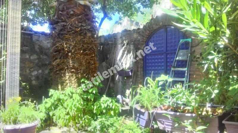 Ayvalıkta Satılık Restore Edilmiş Bahçeli Rum Evi 