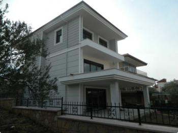 Ayvalık Sahilkent te Deniz Manzaralı Satılık Villa
