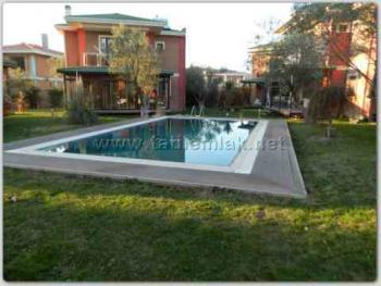 Ayvalık Çamlık ta satılık havuzlu villa 