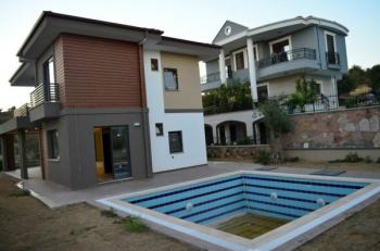 Ayvalık Cunda Adasında Satılık havuzlu villa 