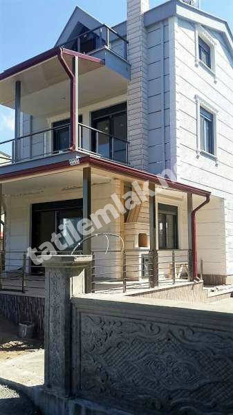 Ayvalık Altınova da satılık villa 