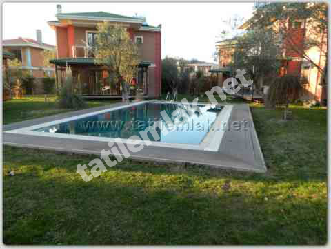 Ayvalık Çamlık ta satılık havuzlu villa 