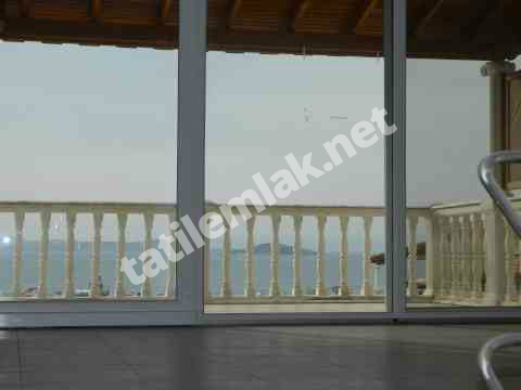 Ayvalık sahilkentte  satılık deniz manzaralı villa 