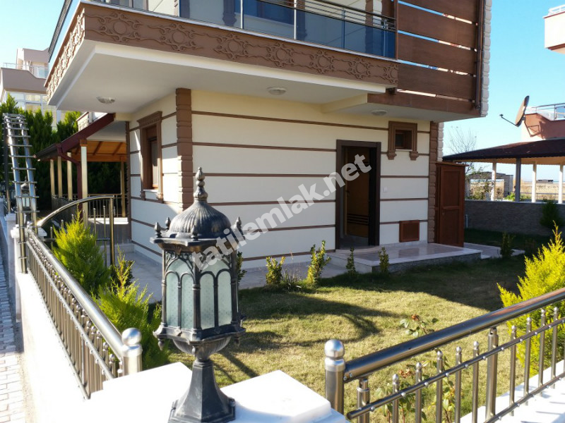 Ayvalık Altınova Satılık Denize 100 m Sıfır Villa  