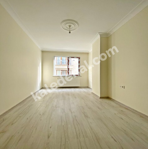 BEYLİKDÜZÜ KALEDEN METROBÜSE 5 DK SATILIK 2+1 DAİRE