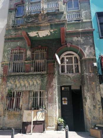 Fatih Balatda Vodina Caddesinde Komple Satılık Tarihi Bina