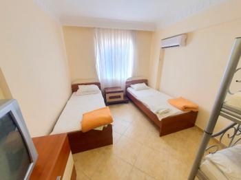 ALTINKUM'DA SATILIK YAZLIK DAİRE HAVUZLU SİTEDE EŞYALI 2+1