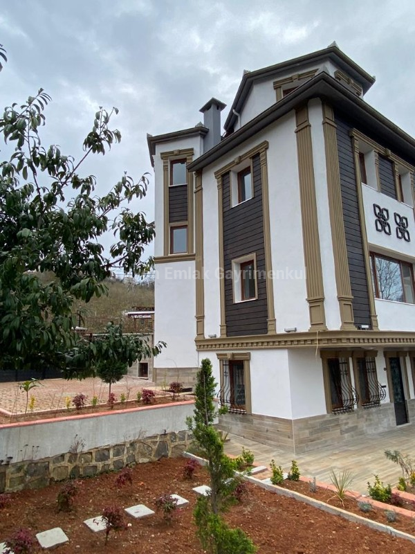 Trabzon  Dağ Manzrasıyla İkiz Villa Ultra Lüks Özel Yapım Ayrı Tapulu 440 m2 Arsa Paylı Her Biri Mustakil 