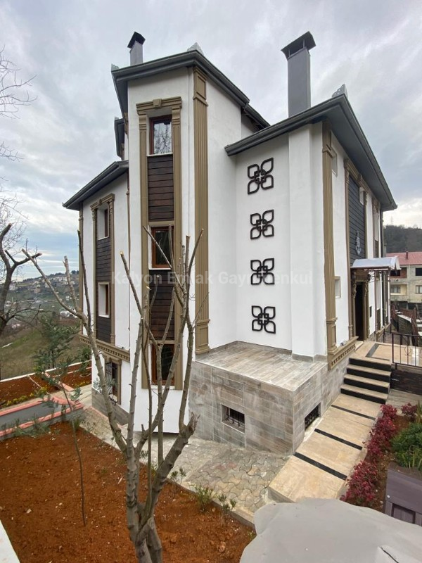Trabzon  Dağ Manzrasıyla İkiz Villa Ultra Lüks Özel Yapım Ayrı Tapulu 440 m2 Arsa Paylı Her Biri Mustakil 