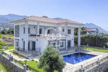 Kıbrıs Girne Alsancak'ta 5+1 Satılık Havuzlu Villa