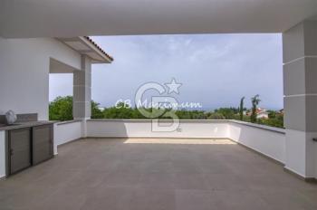 Kıbrıs Girne Alsancak'ta 5+1 Satılık Havuzlu Villa