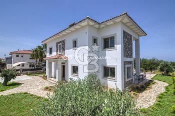 Kıbrıs Girne Alsancak'ta 5+1 Satılık Havuzlu Villa