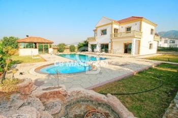 Kıbrıs Girne Alsancak'ta 120 Adet Meyve Ağacı Arasında 4+2 Havuzlu Satılık Müstakil Villa