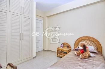 Kıbrıs Girne'de Geniş Bahçeli, Özel Yüzme Havuzlu, 5+1 Satılık Villa