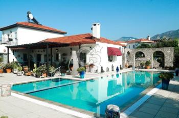 KKTC GİRNE BELLAPAİS BÖLGE 5+1 VİLLA YÜZME HAVUZLU