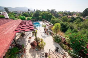 KKTC GİRNE BELLAPAİS BÖLGE 5+1 VİLLA YÜZME HAVUZLU